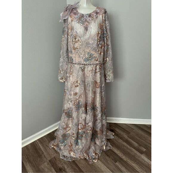 Mac Duggal Embellished Long Sleeve High Neck Rose Applique Gown - Picture 4 of 11